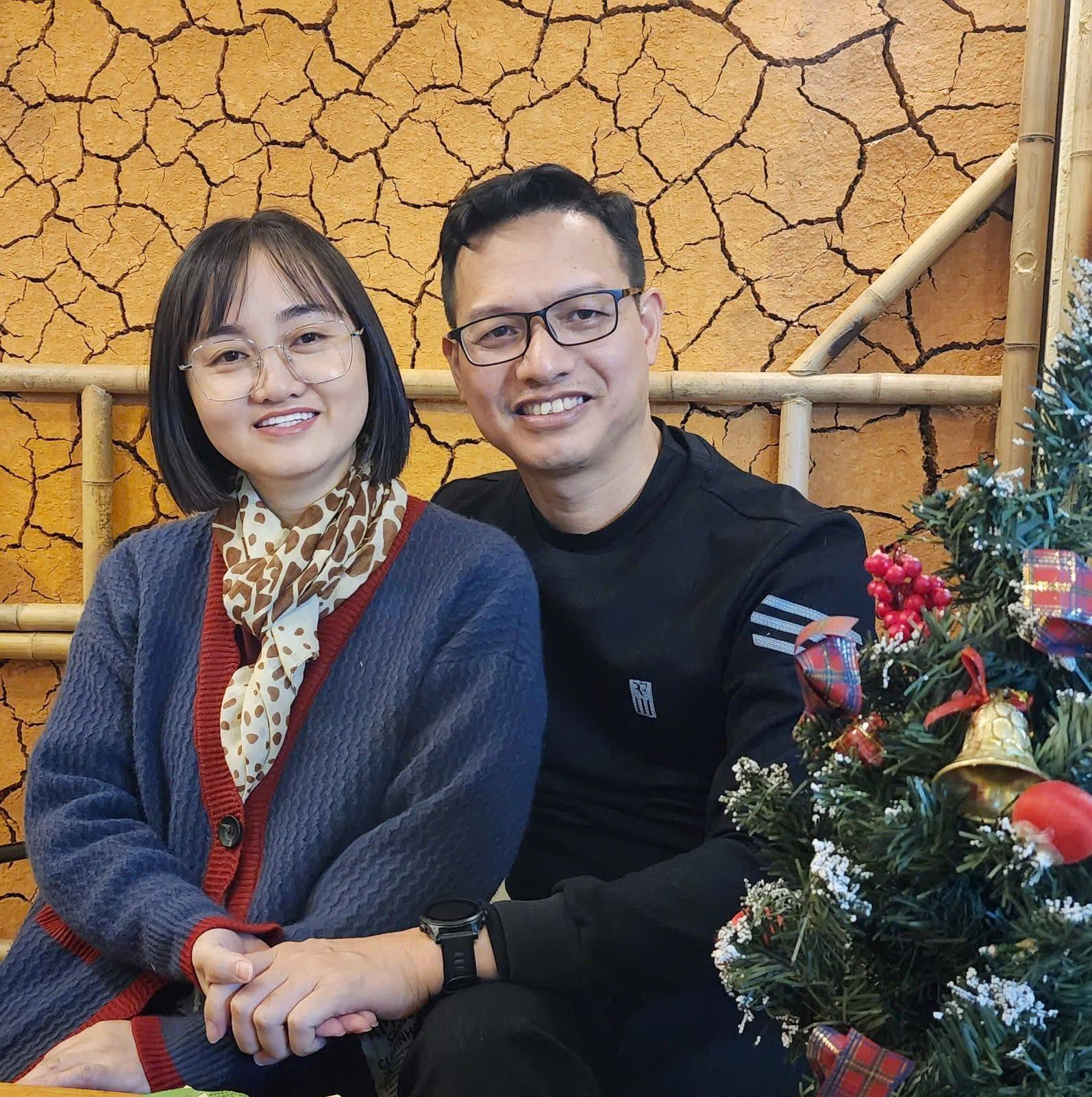 Gia đình anh Dũng và chị Phượng
